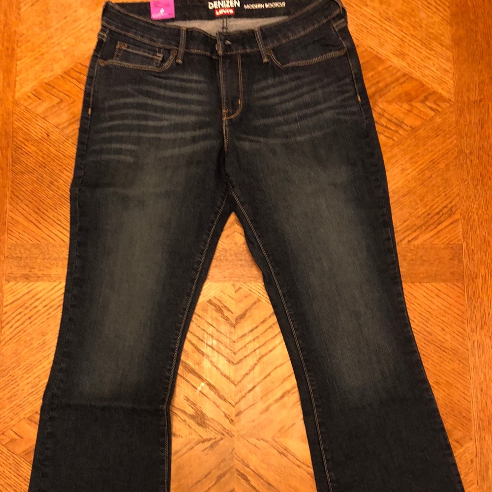 Levi’s stretchy Denizen bootcut  jeans 10 short